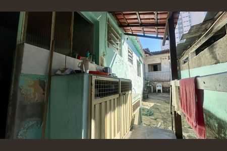 Quintal  de casa à venda com 2 quartos, 130m² em Caiçaras, Belo Horizonte