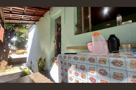 Quintal  de casa à venda com 2 quartos, 130m² em Caiçaras, Belo Horizonte