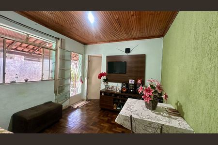 Sala  de casa à venda com 2 quartos, 130m² em Caiçaras, Belo Horizonte