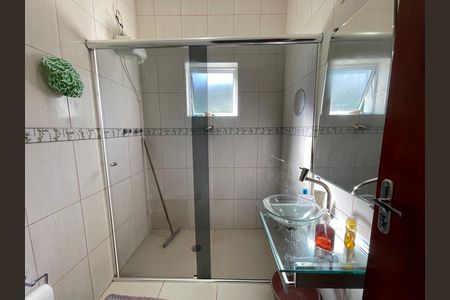 Casa à venda com 186m², 3 quartos e 3 vagasBanheiro 2