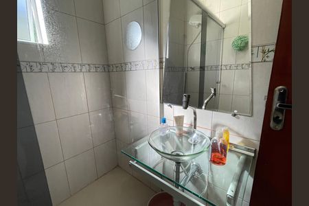 Casa à venda com 186m², 3 quartos e 3 vagasBanheiro 2
