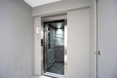 Apartamento para alugar com 40m², 1 quarto e sem vaga Apartamento para alugar com 40m², 1 quarto e sem vagaHall do elevador