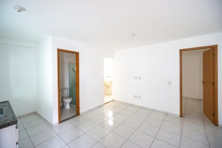 Sala e cozinha de apartamento para alugar com 1 quarto, 40m² em Penha de França, São Paulo