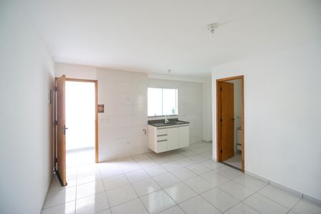 Sala e cozinha de apartamento para alugar com 1 quarto, 40m² em Penha de França, São Paulo