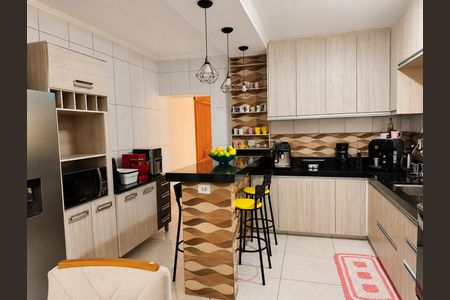 Casa para alugar com 186m², 4 quartos e 2 vagas Casa para alugar com 186m², 4 quartos e 2 vagasCozinha