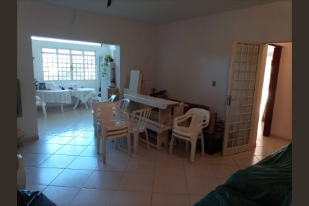Casa à venda com 300m², 3 quartos e 4 vagas