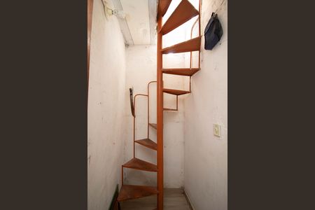 Casa para alugar com 90m², 2 quartos e sem vaga Casa para alugar com 90m², 2 quartos e sem vagaEscada - Área de Serviço