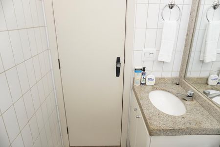 Apartamento à venda com 174m², 3 quartos e 2 vagasBanheiro Social