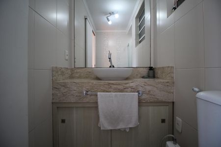 Banheiro de apartamento à venda com 3 quartos, 78m² em São Geraldo, Porto Alegre