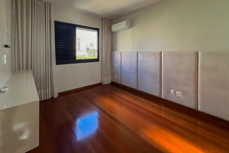 Apartamento para alugar com 185m², 3 quartos e 3 vagas