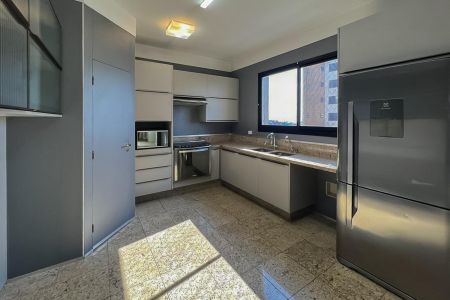Apartamento para alugar com 185m², 3 quartos e 3 vagas