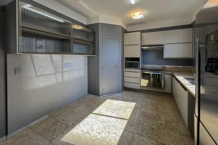 Apartamento para alugar com 185m², 3 quartos e 3 vagas