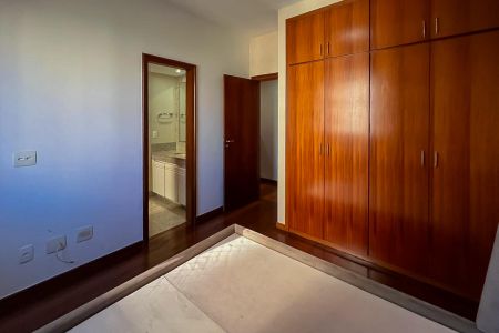 Apartamento para alugar com 185m², 3 quartos e 3 vagas