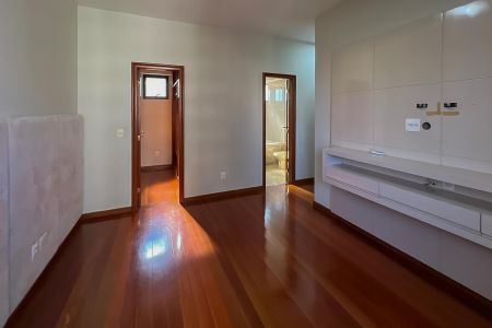 Apartamento para alugar com 185m², 3 quartos e 3 vagas