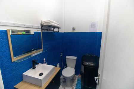 Banheiro de kitnet/studio para alugar com 1 quarto, 35m² em Centro, Niterói