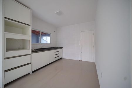 Cozinha de casa para alugar com 2 quartos, 65m² em Forquilhas, São José