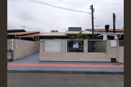 Fachada de casa para alugar com 2 quartos, 65m² em Forquilhas, São José