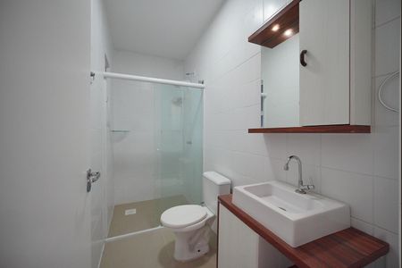 Banheiro de casa para alugar com 2 quartos, 65m² em Forquilhas, São José