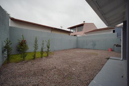 Área externa de casa para alugar com 2 quartos, 65m² em Forquilhas, São José