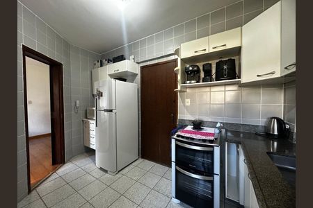 Cozinha de apartamento à venda com 3 quartos, 95m² em Estoril, Belo Horizonte