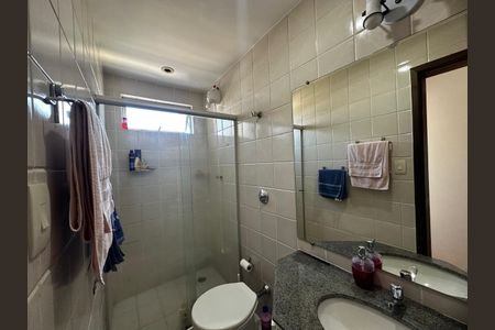 Banheiro de apartamento à venda com 3 quartos, 95m² em Estoril, Belo Horizonte
