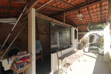 Casa de condomínio à venda com 176m², 2 quartos e 1 vagaQuintal