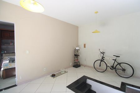 Casa de condomínio à venda com 176m², 2 quartos e 1 vagaHall