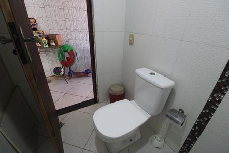 Casa de condomínio à venda com 176m², 2 quartos e 1 vagaBanheiro social