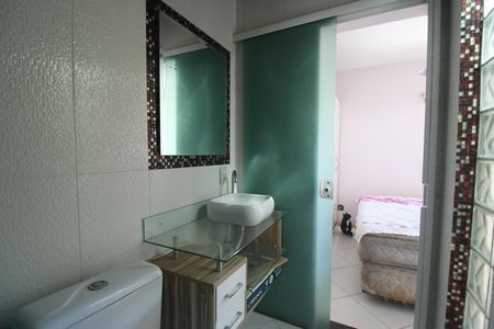 Casa de condomínio à venda com 176m², 2 quartos e 1 vagaBanheiro da suíte 1