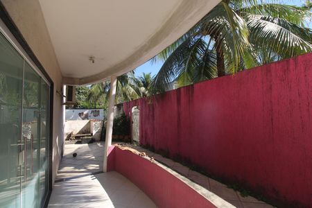 Casa de condomínio à venda com 176m², 2 quartos e 1 vagaQuintal
