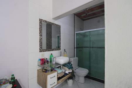 Casa de condomínio à venda com 176m², 2 quartos e 1 vagaBanheiro da suíte 2