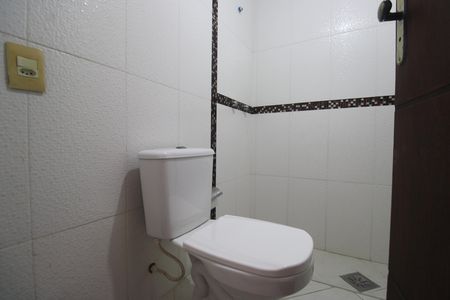 Casa de condomínio à venda com 176m², 2 quartos e 1 vagaBanheiro social