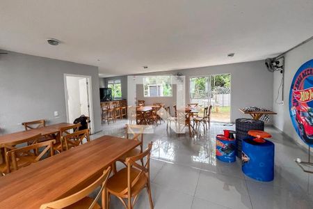 Apartamento para alugar com 42m², 2 quartos e 1 vaga Apartamento para alugar com 42m², 2 quartos e 1 vagaÁrea comum - Salão de festas