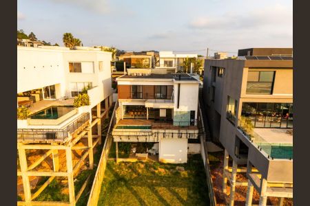 Casa de condomínio à venda com 308m², 3 quartos e 4 vagasVista