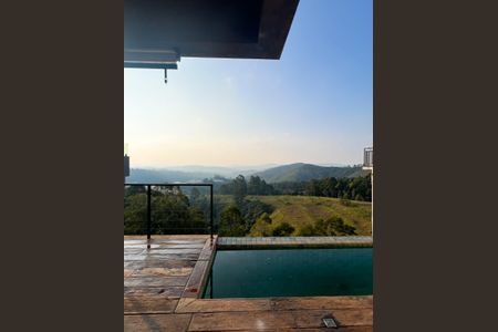 Casa de condomínio à venda com 308m², 3 quartos e 4 vagasVista
