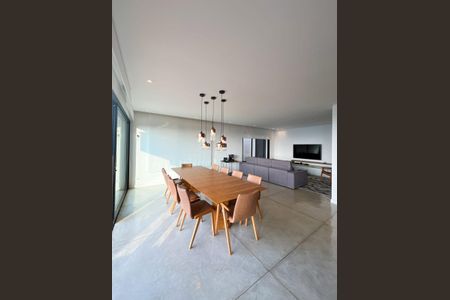 Sala de casa de condomínio à venda com 3 quartos, 308m² em Alphaville, Santana de Parnaíba