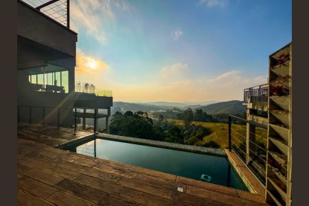 Casa de condomínio à venda com 308m², 3 quartos e 4 vagasÁrea externa