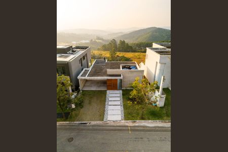 Casa de condomínio à venda com 308m², 3 quartos e 4 vagasVista