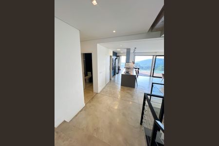 Casa de condomínio à venda com 308m², 3 quartos e 4 vagasSala