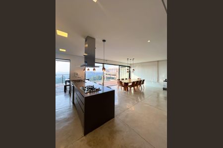 Casa de condomínio à venda com 308m², 3 quartos e 4 vagasSala