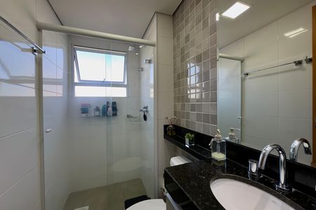 Apartamento à venda com 55m², 2 quartos e 1 vaga Apartamento à venda com 55m², 2 quartos e 1 vagaBanheiro