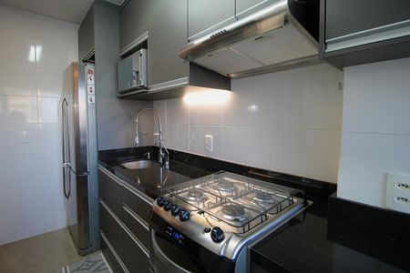 Cozinha de apartamento à venda com 2 quartos, 55m² em Mossunguê, Curitiba