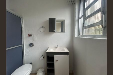 Banheiro de apartamento à venda com 1 quarto, 35m² em Centro, Canoas