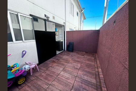 Casa de condomínio para alugar com 63m², 2 quartos e 2 vagas