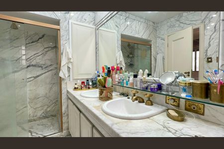 Apartamento para alugar com 330m², 3 quartos e 3 vagasBanheiro da Suíte 2