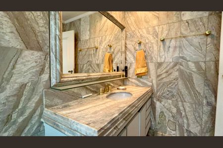 Apartamento para alugar com 330m², 3 quartos e 3 vagasBanheiro da Suíte 1