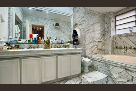 Apartamento para alugar com 330m², 3 quartos e 3 vagasBanheiro da Suíte 2