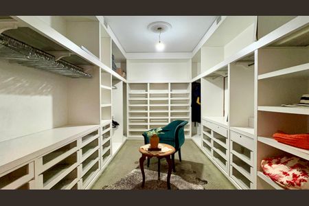 Apartamento para alugar com 330m², 3 quartos e 3 vagasCloset da suíte 2