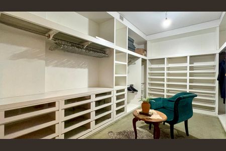 Apartamento para alugar com 330m², 3 quartos e 3 vagasCloset da suíte 2