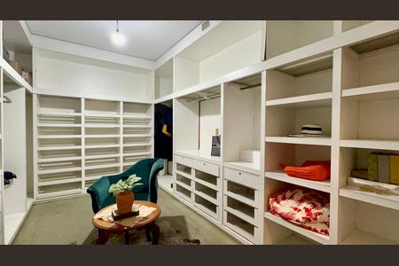 Apartamento para alugar com 330m², 3 quartos e 3 vagasCloset da suíte 2